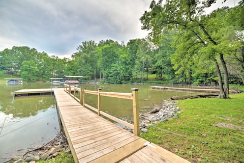 'Pelican Bay Retreat' on Lake Barkley w/ Kayaks! House in Lake Barkley