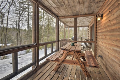 Rustic Madison 'Treehouse' Cabin with Game Room! Haus in Madison