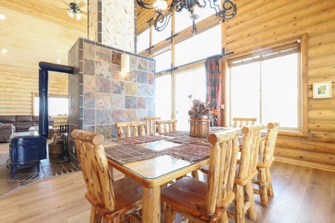 Brian Head Cabin Minutes from Slopes w/ Game Room! House in Brian Head