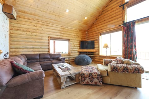 Brian Head Cabin Minutes from Slopes w/ Game Room! House in Brian Head