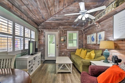 'Driftwood Beach Cottage' - Walk to Clearwater Bch House in Clearwater Beach