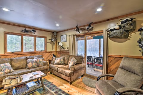 Rustic Searsport Cabin: Loft + Sunroom on 10 Acres Maison in Searsport