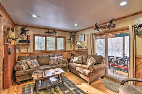 Rustic Searsport Cabin: Loft + Sunroom on 10 Acres Casa in Searsport