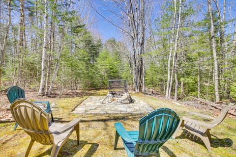 Rustic Searsport Cabin: Loft + Sunroom on 10 Acres Maison in Searsport