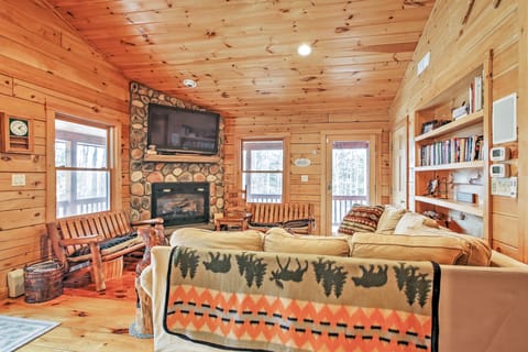 Rustic North Conway Cabin < 3 Mi to Cranmore Mtn! Casa in North Conway
