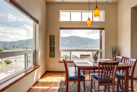 Lake Chelan 'Manson Bay' Condo w/ Pool Access! Apartment in Manson