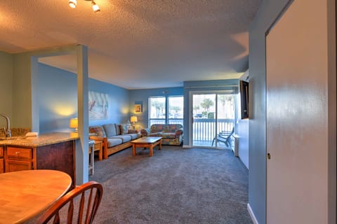 Cozy Destin Studio w/ Shared Pools + Beach Access! Apartment in Destin