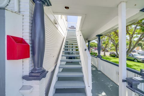 Victorian Carpinteria Apartment < 1 Mi to Beach! Apartment in Carpinteria