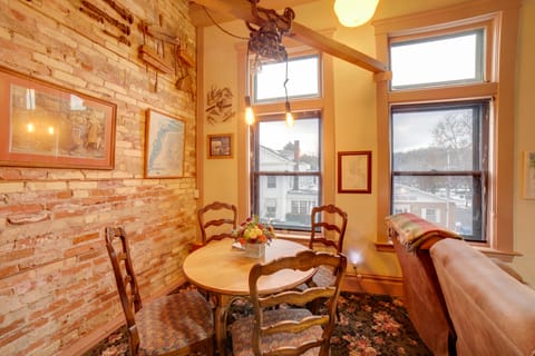 Saugatuck Retreat in Historic Downtown! Apartment in Saugatuck