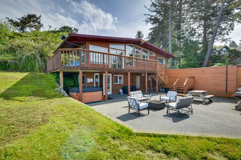 McKinleyville Getaway w/ Hot Tub & Ocean Views! Casa in McKinleyville