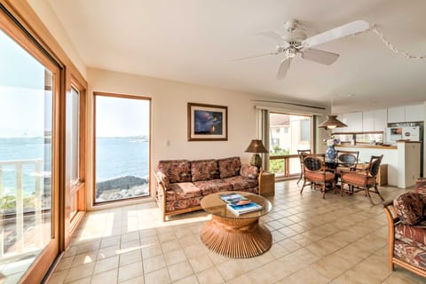 Oceanfront Kailua-Kona Townhome w/ Pool & Views! Apartment in Holualoa