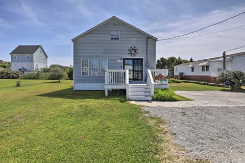 Charming Cottage < ½ Mile to Atlantic Beach! Cottage in Atlantic Beach