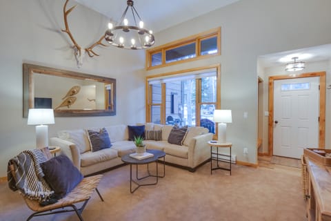 Breck Townhome w/ Balcony: Walk to Ski Lifts! Apartment in Breckenridge