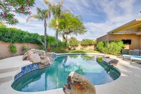 Tempe Retreat w/ Saltwater Pool & Grill! House in Tempe