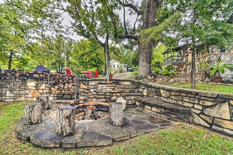 Historic 'Hardy House' on Main Street w/ Fire Pit! House in Hardy