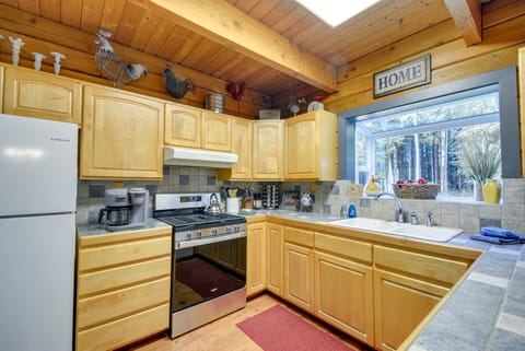 Peaceful Retreat on 10 Acres < 7 Miles to La Push House in Washington