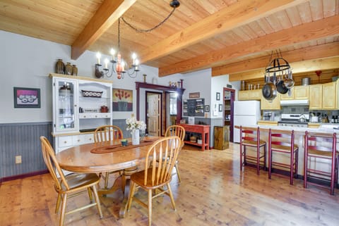 Peaceful Retreat on 10 Acres < 7 Miles to La Push House in Washington