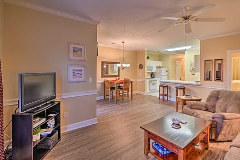 Charming Condo w/ Pool on Myrtlewood Golf Course! Condo in Carolina Forest