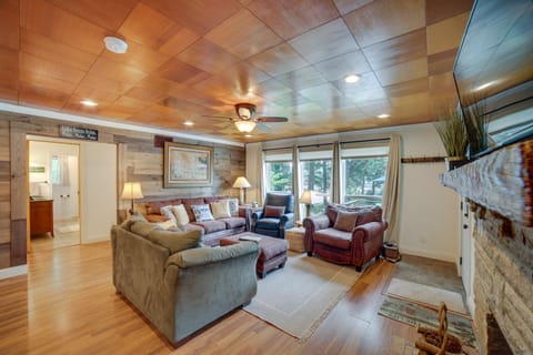 Waterfront Monticello Home w/ Fire Pit & Deck! House in Indiana