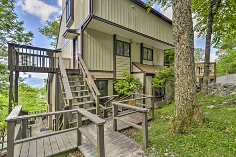 Updated Beech Mountain Condo w/ Views, Near Skiing Apartment in Beech Mountain