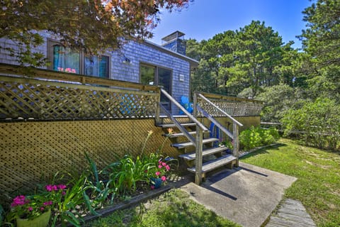 Coastal Cottage: Walk to Chipman's Cove! Cottage in Wellfleet