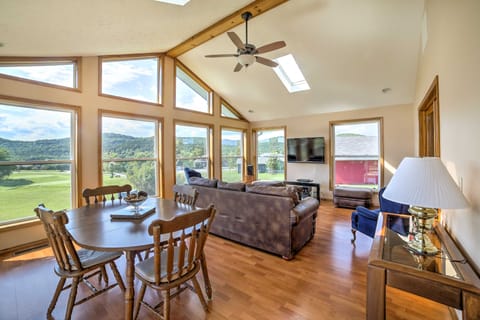 Spacious Modern Home w/ Patio + Golf Course View! Haus in Carroll County