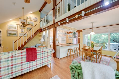 'Smallwood' Cute Highlands Home w/ Screened Porch! House in Highlands