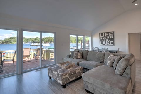 Benton Harbor Lake Home w/ Dock: Newly Remodeled! Casa in Sister Lakes