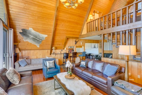 A-Frame Home w/ 3 Decks & Lake Arrowhead Views! House in Lake Arrowhead