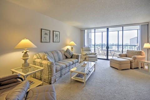 Beachfront Sarasota Resort Condo: Siesta Key View! Apartment in Siesta Beach