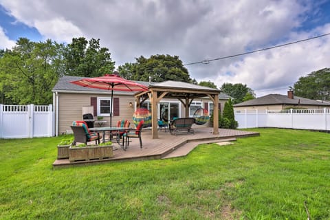 Renovated Parma Heights Home w/Yard, BBQ & Pergola House in Parma Heights