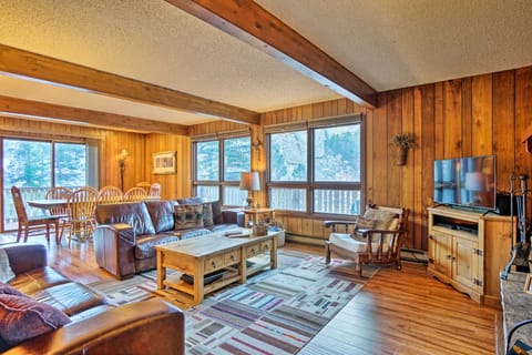 'Peaceful Pines' Estes Park Home: Longs Peak View House in Estes Park