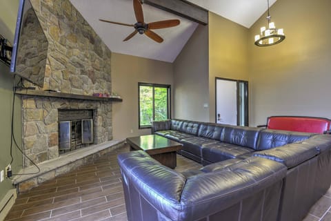 Waterfront Lake Harmony Home w/ Hot Tub & Fire Pit House in Hickory Run State Park