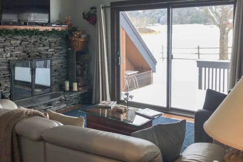 Stowe Vacation Rental w/ Deck & Mountain Views! Condominio in Stowe