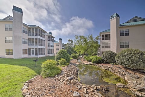 3 Mi to 76 Strip: Condo w/ Hot Tub Access! Apartment in Branson