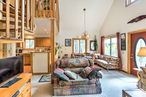 'Marble Hideaway Cabin' w/ Mountain Views & Deck! Haus in Marble