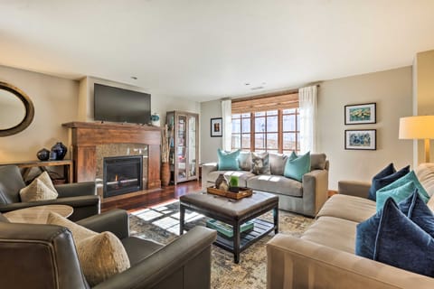 Luxury Mountain Condo w/ Community Perks & Shuttle Apartment in Avon