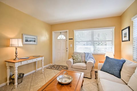 Charming 2BR Lake Worth Condo Steps from the Water Condominio in Lake Worth