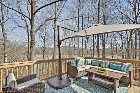 Pristine Lake Barkley Escape w/ Deck, Porch & Bar! House in Lake Barkley