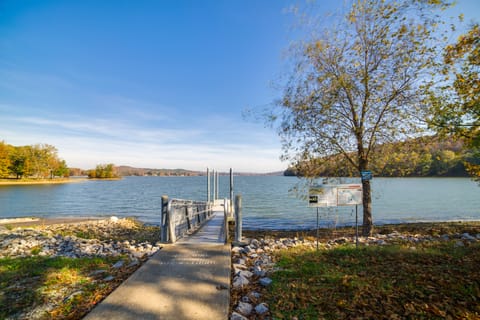 Waterloo Home: Walk to Pickwick Lake Fishing Pier! House in Pickwick Lake