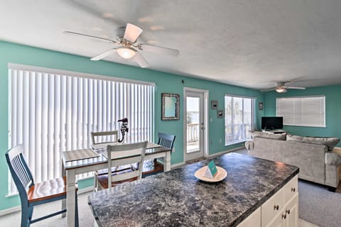 Beachfront Cedar Key Condo w/ Pool, Spa & Views! Apartment in Cedar Key