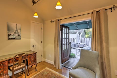 Updated Menlo Park English Tudor Garden Cottage! Cottage in West Menlo Park