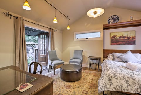 Updated Menlo Park English Tudor Garden Cottage! Cottage in West Menlo Park