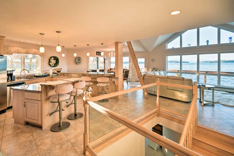 Luxurious Oceanfront Flanders Bay Home w/ Kayaks! House in Sorrento