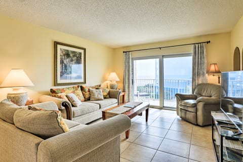 Oceanfront Cocoa Beach Condo w/ View: Walk to Pier Apartment in Cocoa Beach