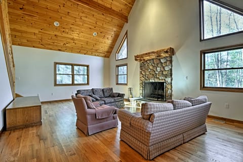 Rustic Benton Home on 50 Acres w/ Deck & Views! Haus in Fairmount Township