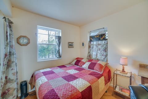 Cozy Rogers Studio Apt w/ Lake Access & Fire Pit! Apartment in Beaver Lake