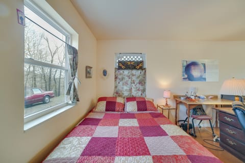 Cozy Rogers Studio Apt w/ Lake Access & Fire Pit! Apartment in Beaver Lake