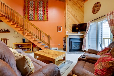 Silverthorne Condo w/Pool Access - Shuttle to Town Apartment in Wildernest