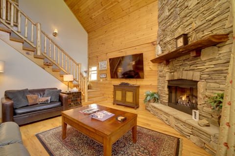Maggie Valley Cabin w/ Private Hot Tub & Game Room House in Maggie Valley